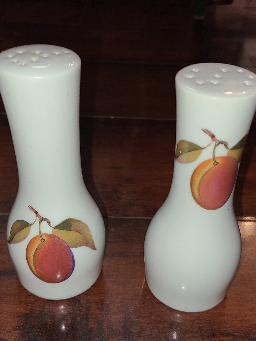 Royal Worcester Evesham Vale Salt & Pepper Shakers Set Vintage England No Gold